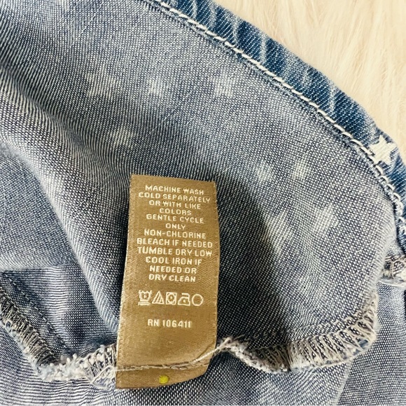 Neiman Marcus 3/4 Sleeve Chambray Blouse with Star Print/Asymmetrical Hem - Picture 16 of 16